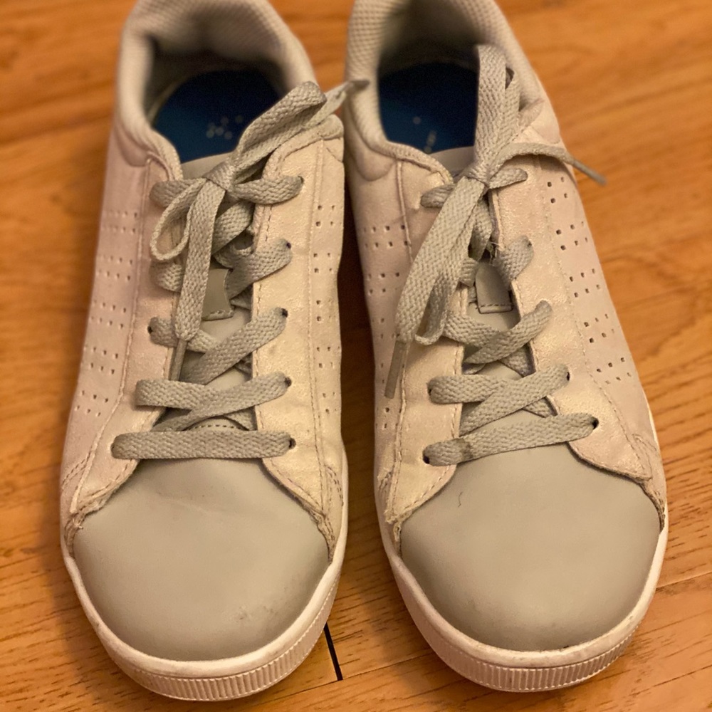 Kswiss Boy Sneaker size 4.5